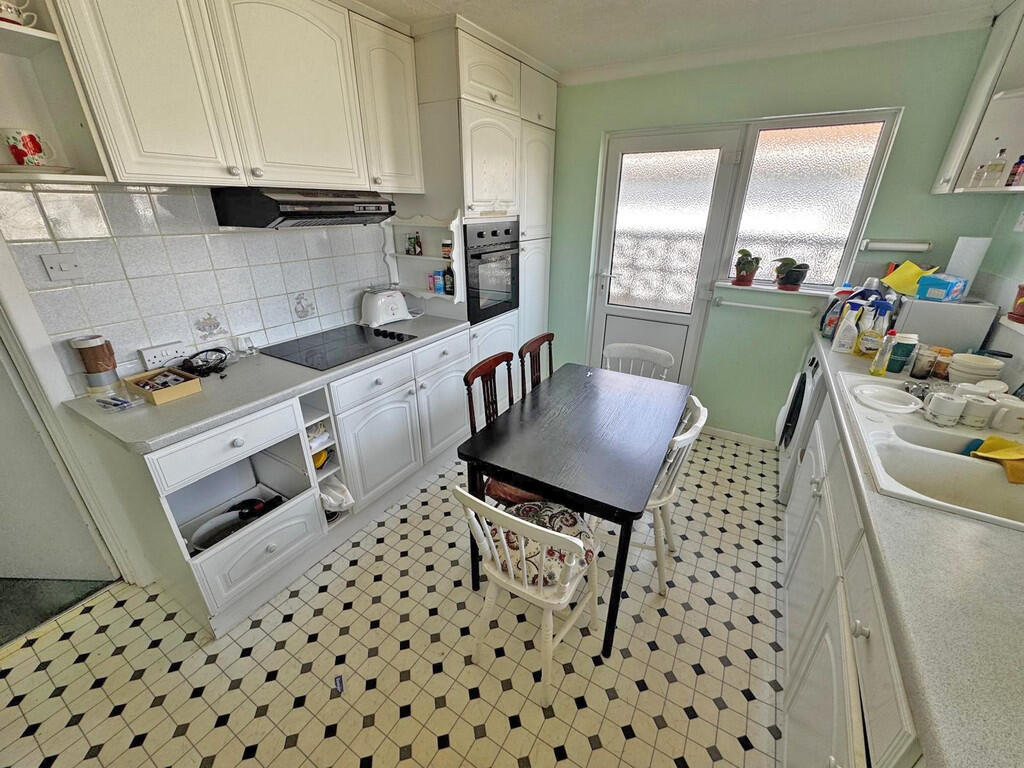 Feversham Close, Shoreham-by-Sea photo 5