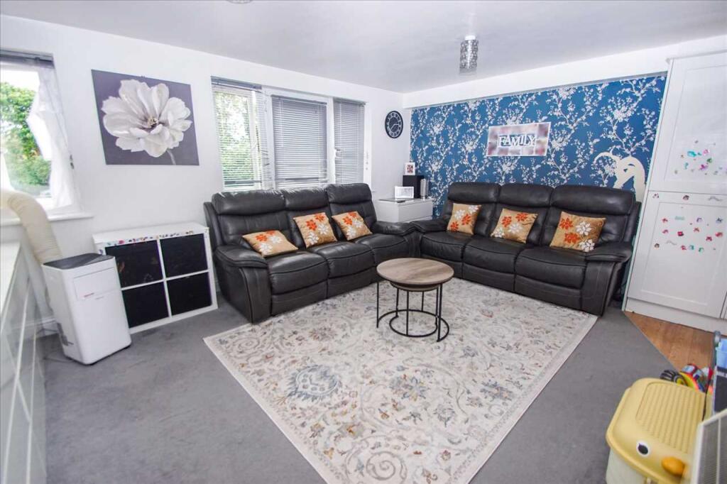 Apartment in Slough - View 2