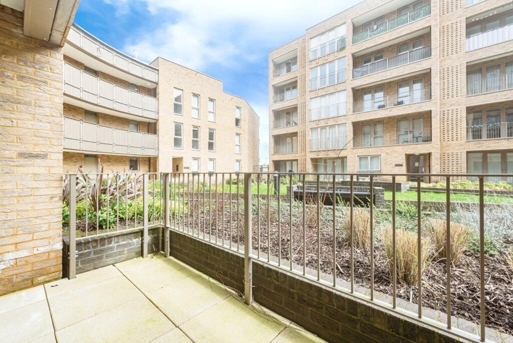 Apartment in Newbury, West Berkshire - View 4