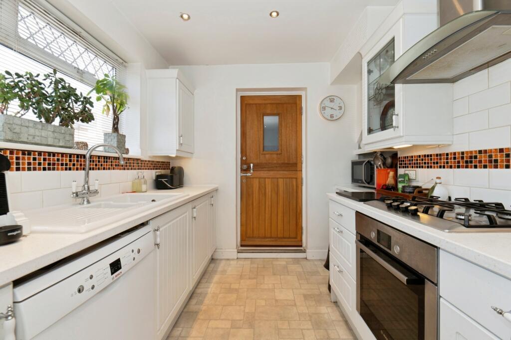 Bransby Road, Chessington, KT9 - View 4