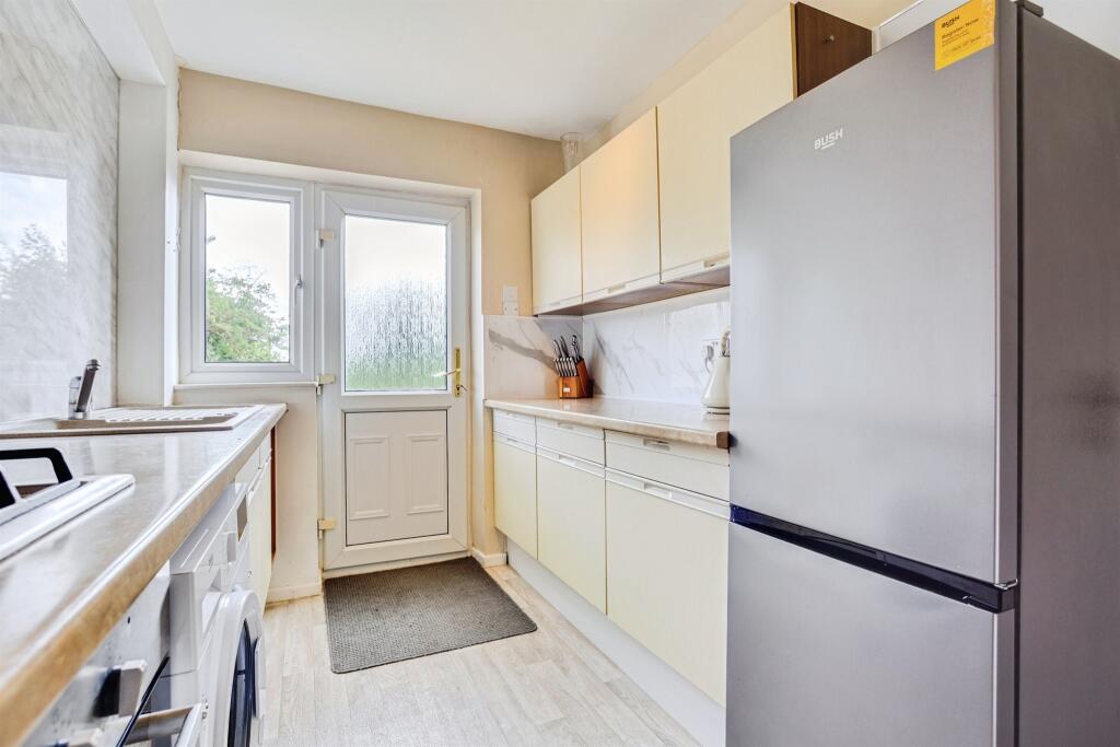 House in Wakefield, Outwood - More