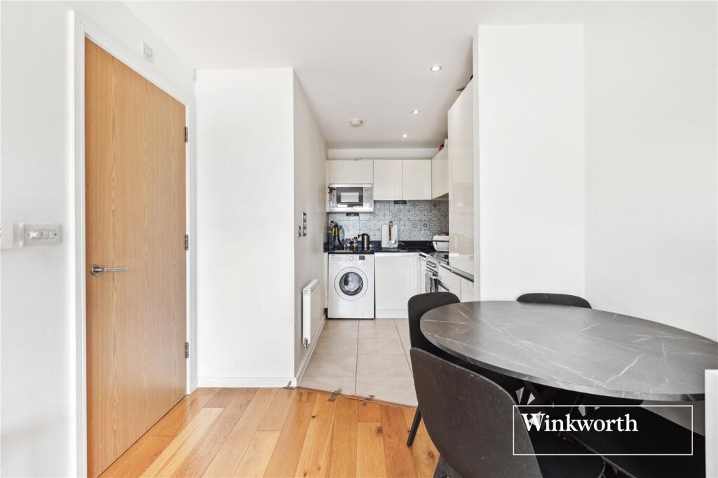 Apartment in London - More