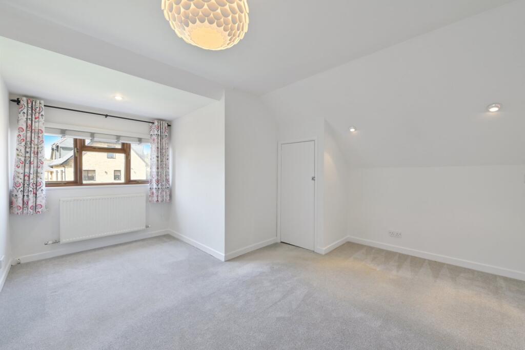 House in Slough - View 5