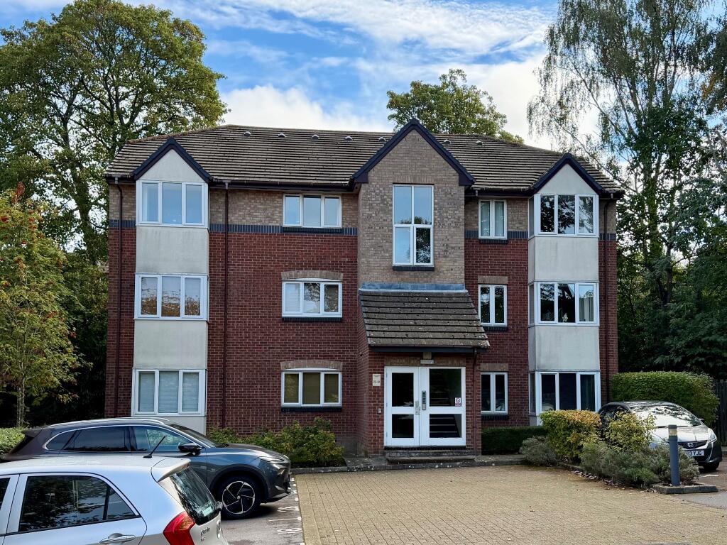 1-bed flat on West End, Southampton, £139,950