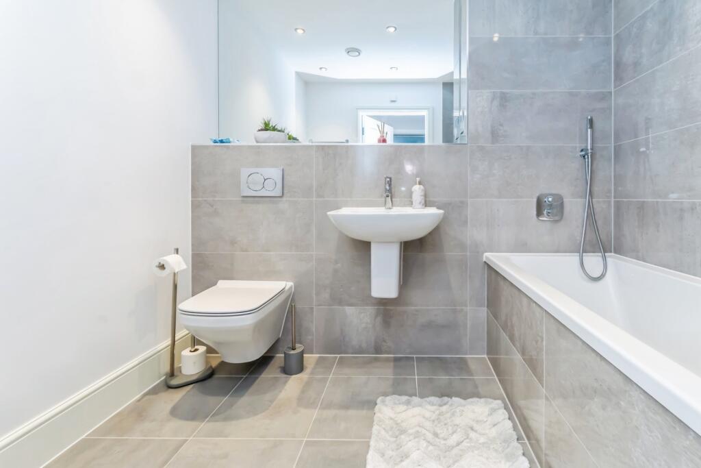 Apartment in London - More