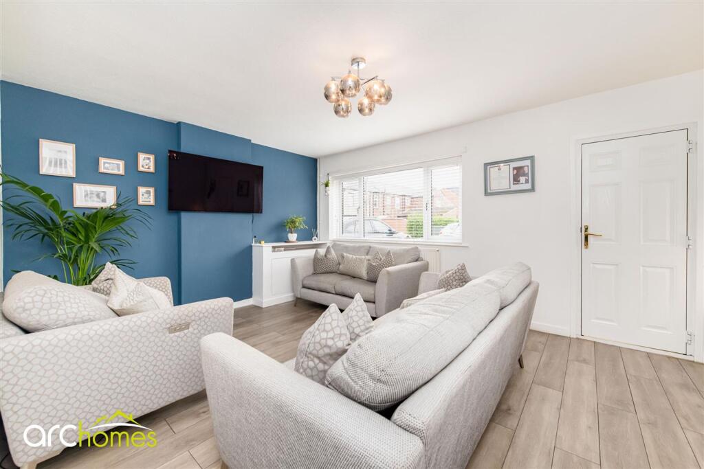 House in Wigan, Westleigh - More