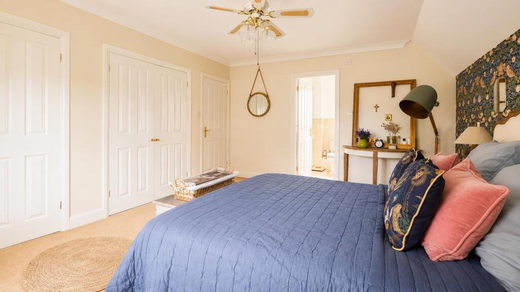 House in Tonbridge - More