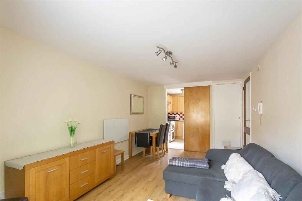 Apartment in Newcastle upon Tyne - View 2