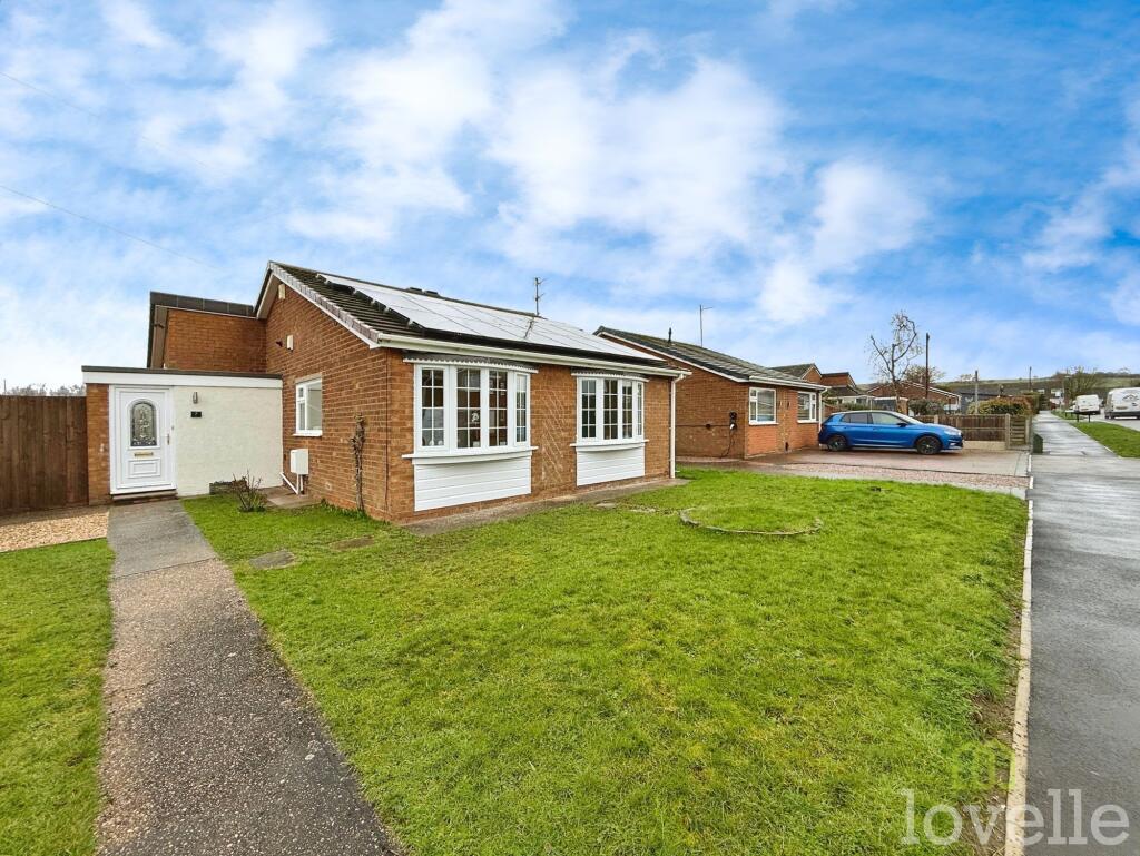 3-bed detached on Hollywell Road, Lincoln, LN5, £260,000