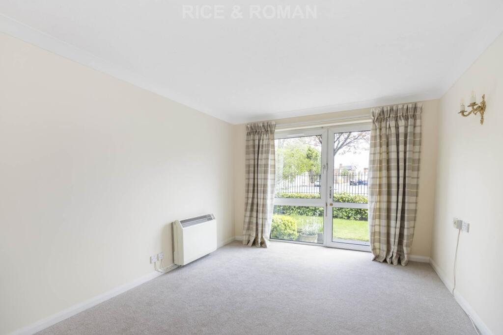 Apartment in Windsor - View 5