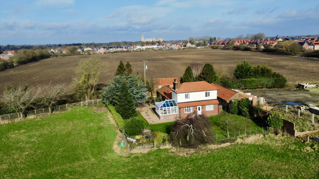 3-bed detached on Long Lane, Beverley, HU17 0RN, £329,000