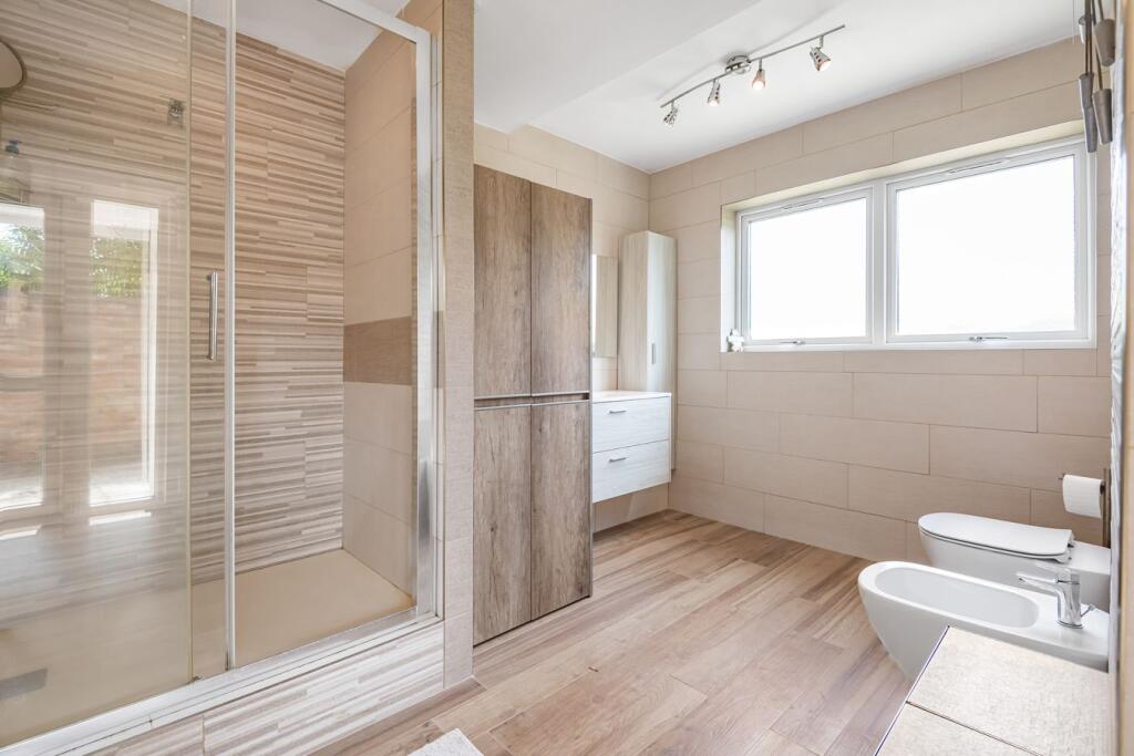 House in Hatfield, Birchwood - View 4