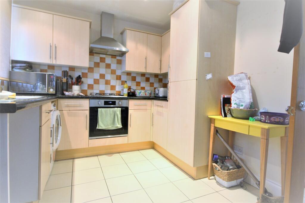 Turnpike Road, Highworth, - View 2