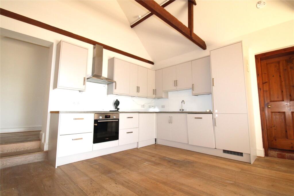 House in Newark, Shelton - More