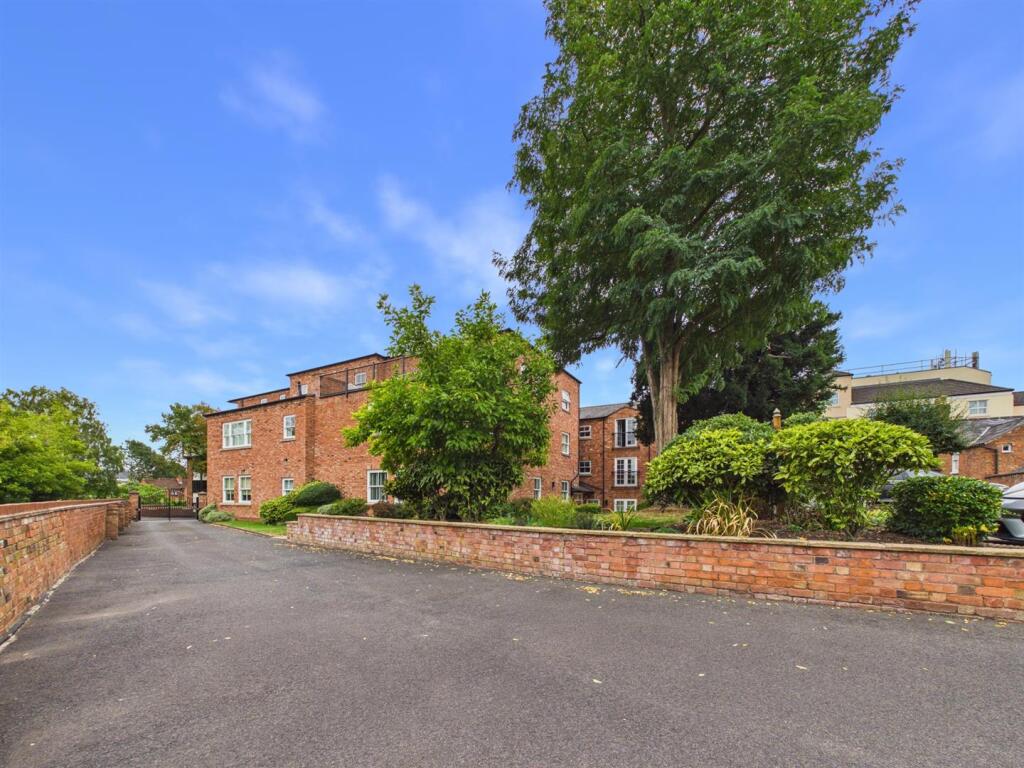 Main image of property: Olivers Lock, Stratford-Upon-Avon