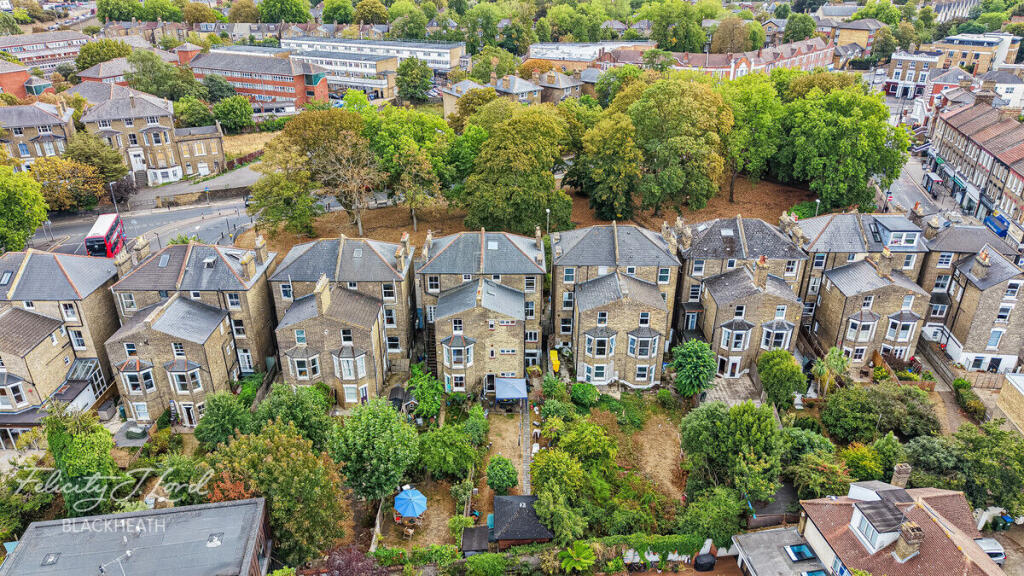 Apartment in London, Blackheath Royal Standard, Kidbrooke - More