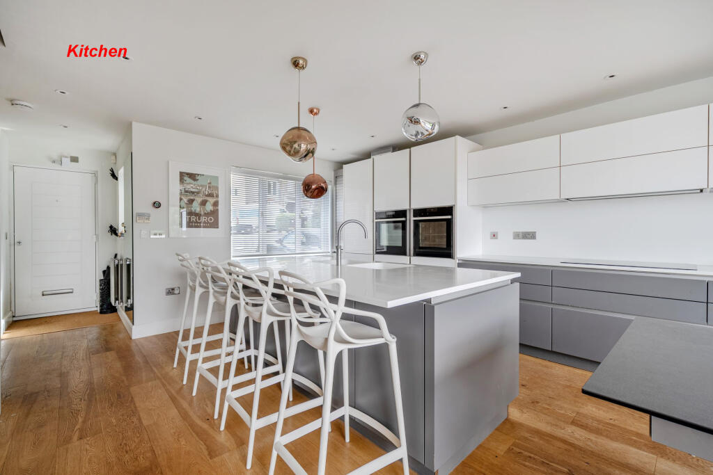 House in Truro, Trelander - More