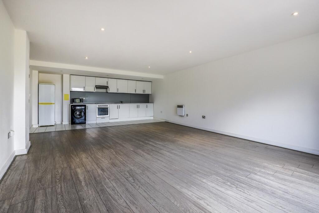 Apartment in Chatham, Luton - More