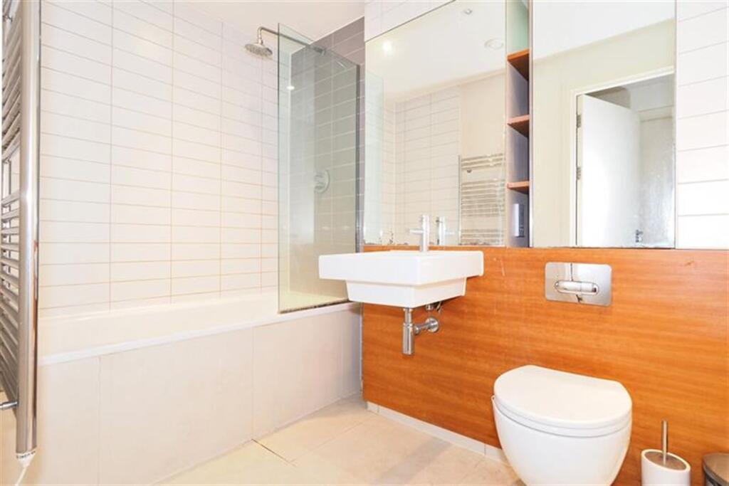 Regency Court, 8-111 High Road, South Woodford, London, E18 photo 4