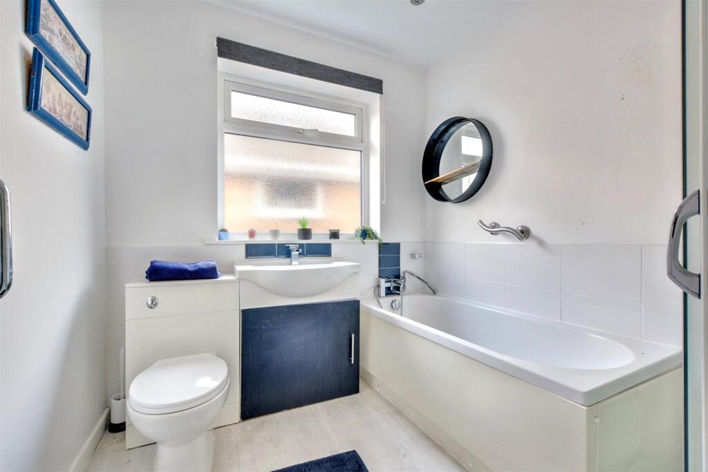 Orchard Drive, Calverton, Nottingham - More