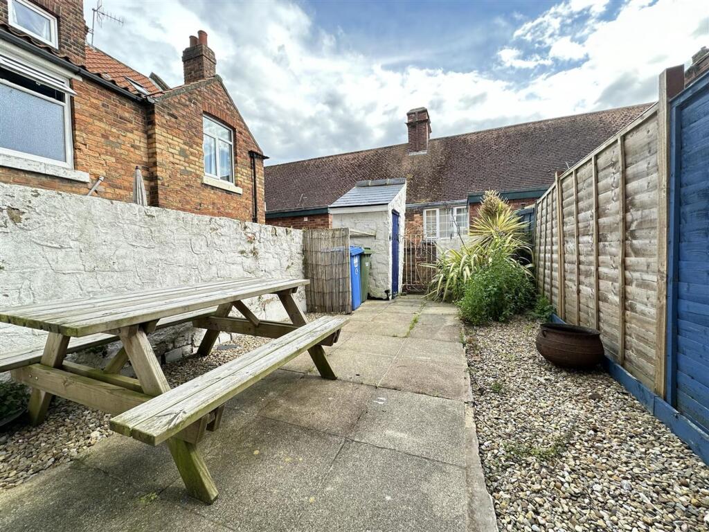 Longwestgate, Scarborough, YO11 - More