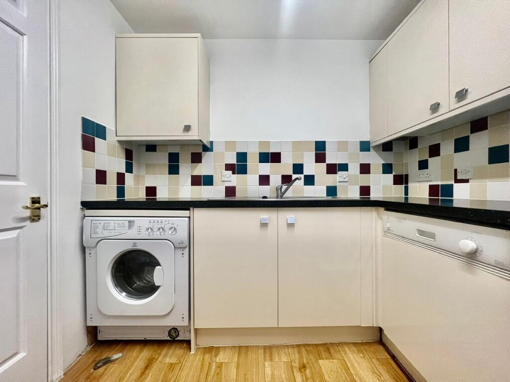 Apartment in Gravesham, Gravesend - View 4