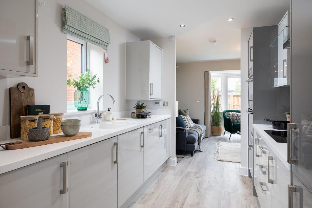 House in Dartford, Alkerden Heights, Ebbsfleet Valley - More