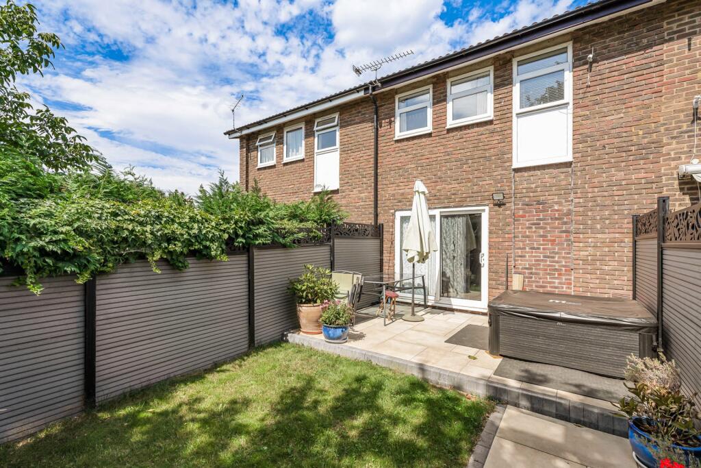 House in Twickenham - More