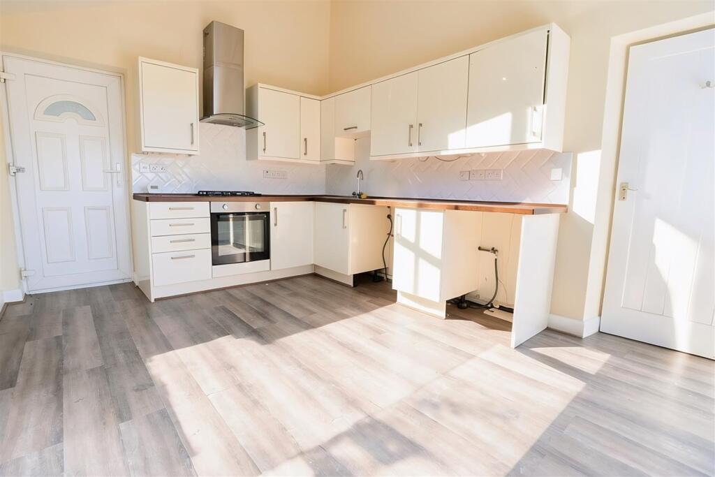 House in Calderdale, Barwood, Friendly - View 5