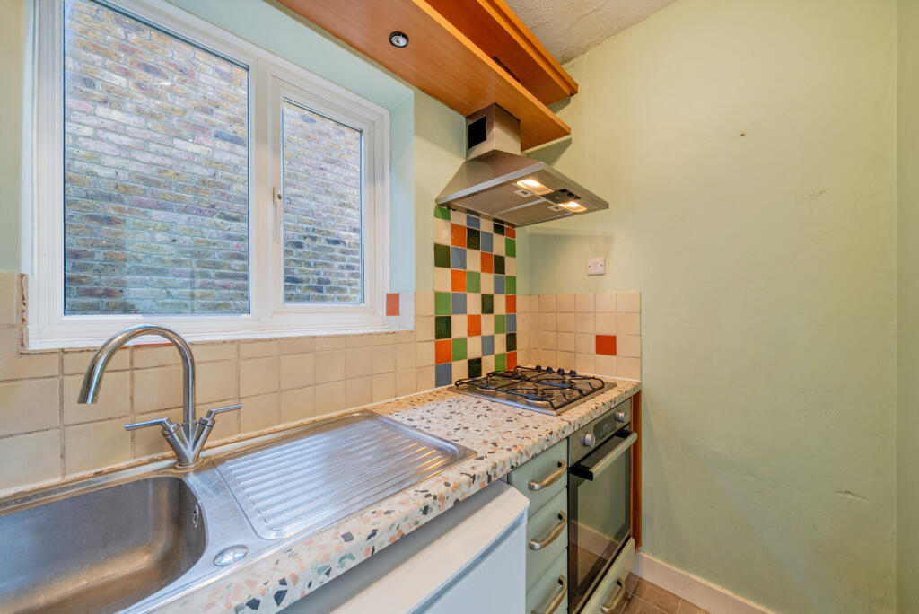 Apartment in Guildford, Charlotteville - More