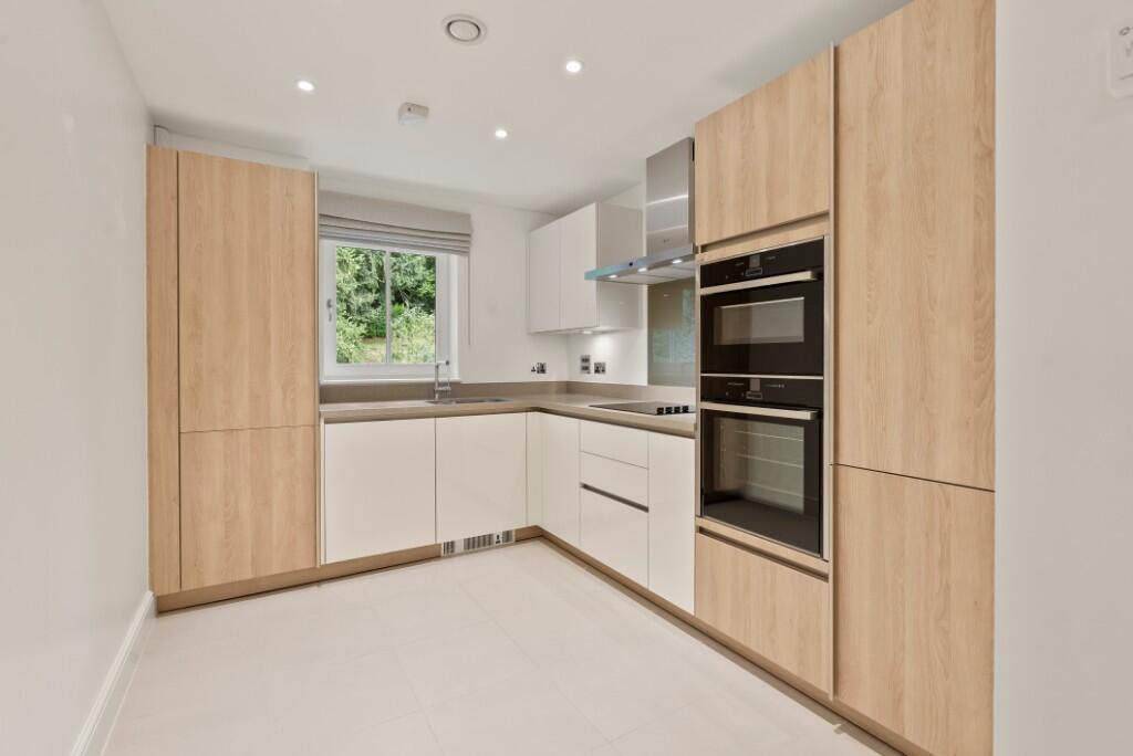 Ellerslie Drive, Malvern, Worcestershire, WR14 photo 3