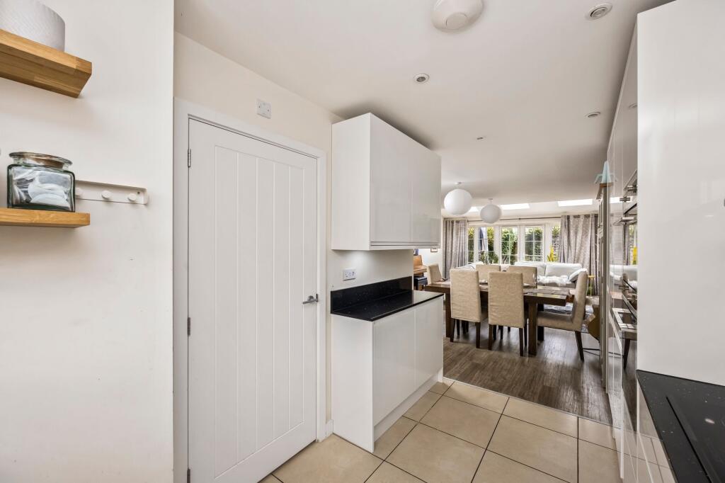 House in Horsham, Broadbridge Heath - More