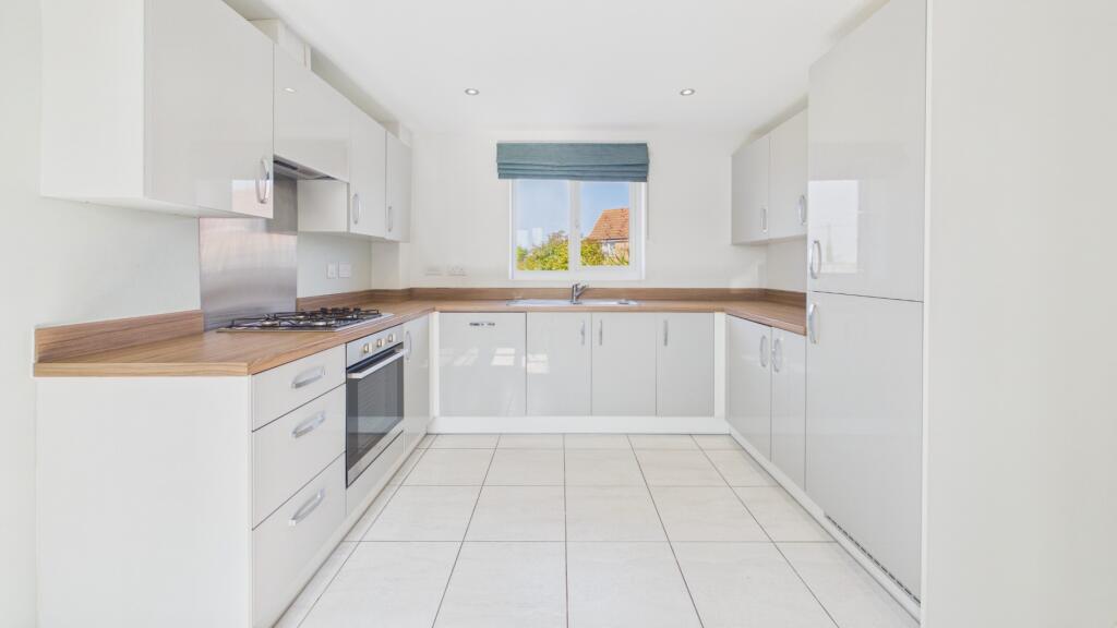 Lawson Road, Bolsover, Chesterfield, Derbyshire, S44 6FS photo 4