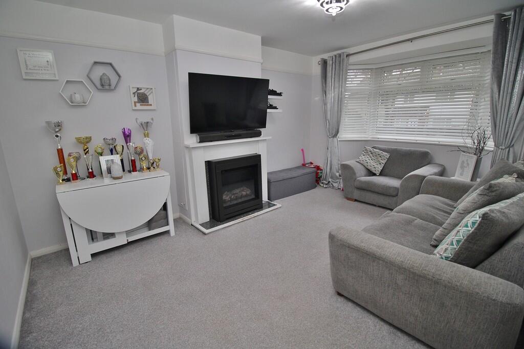 Barncroft Way, Leigh Park, Havant photo 2