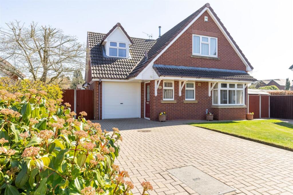 3-bed detached on Moorlands Drive, Wybunbury, CW5, £298,800