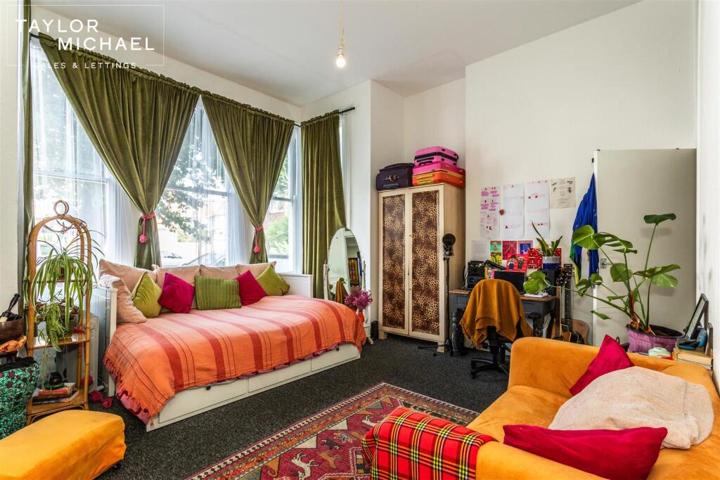 Apartment in Hove, Brighton and Hove - View 3