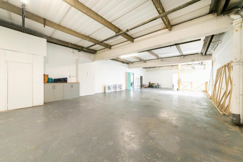 Unit 5 Queens Yard -12.jpg