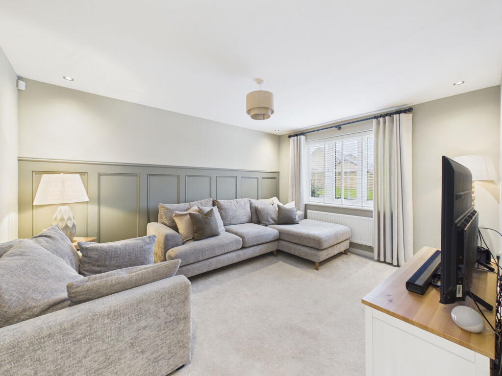 Gregor Drive, Calne, Wiltshire, SN11 8HT photo 4