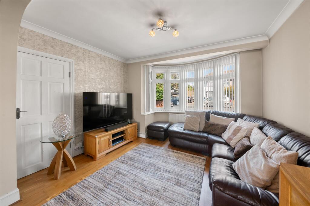 House in London, Hayes - More