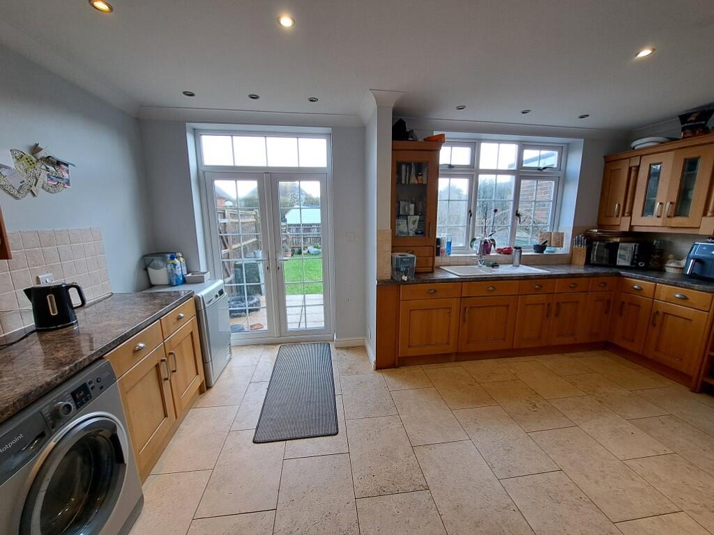 Churchdale Road, Roselands, Eastbourne, East Sussex, BN22 photo 4