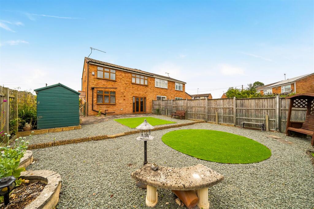 John Simpson Close, Wolston, Coventry, CV8 photo 4