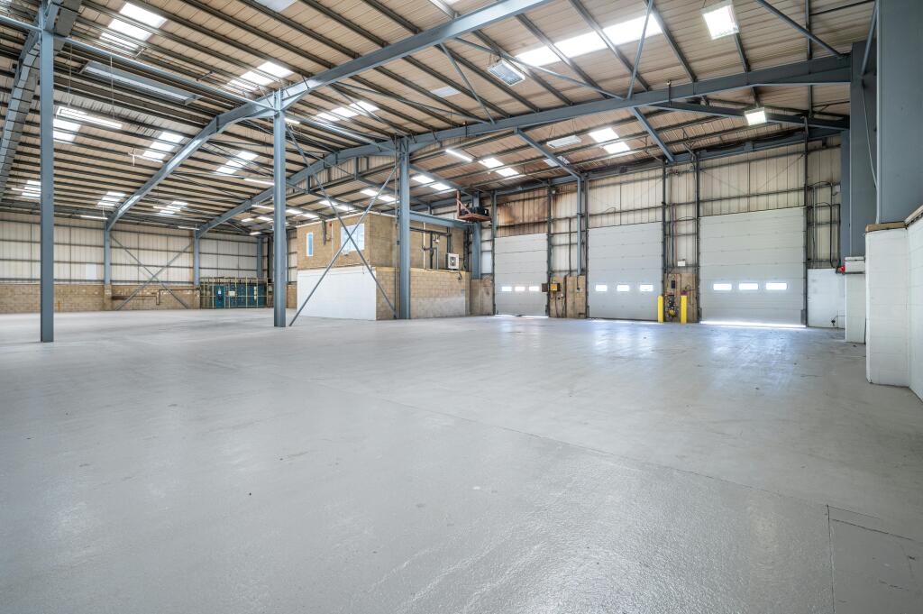 DAVID LINDSELL CONSULTANCY_DENNIS WAY SLYFIELD INDUSTRIAL ESTATE GU1 1AF_022.jpg