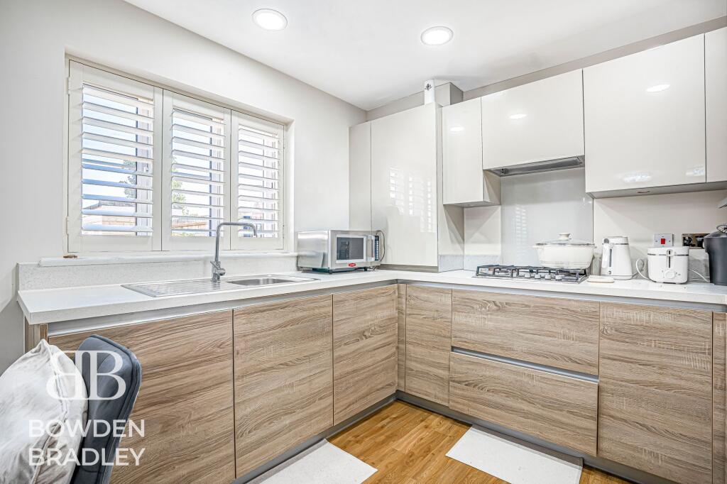 Apartment in Ilford - View 5
