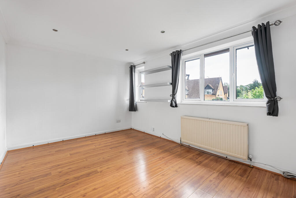 Ladywood Road, Hertford, SG14 photo 3