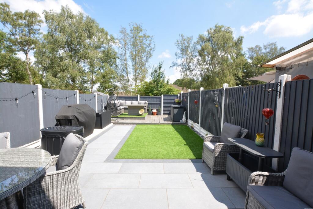 House in Crawley, Broadfield - View 4