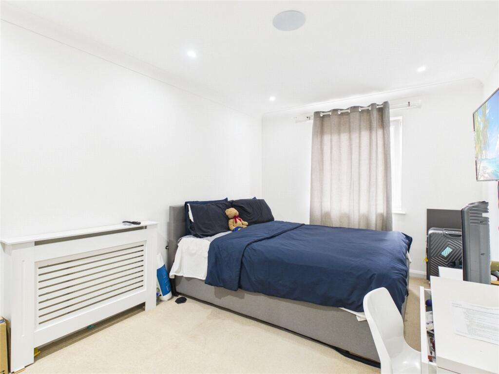 Apartment in Redhill - More