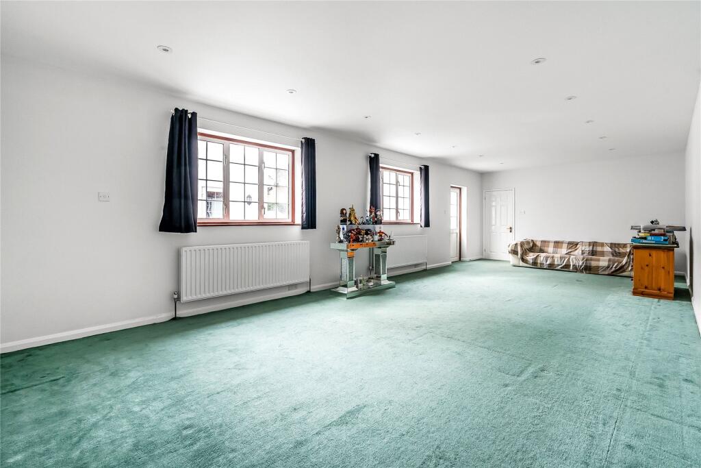 House in Guildford, West Clandon - More