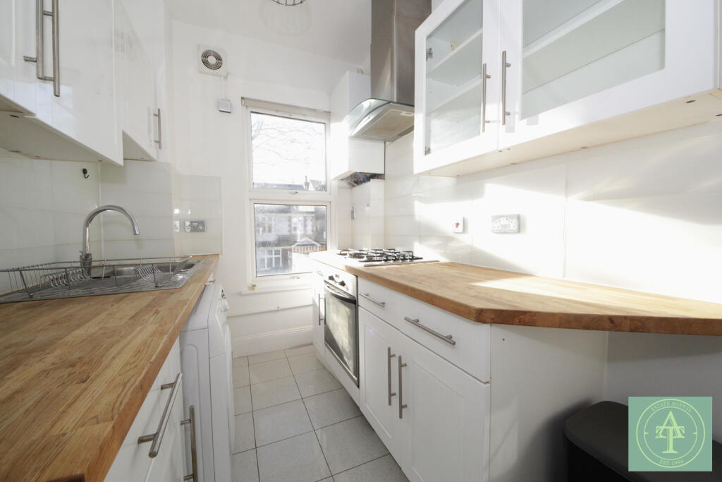 Arlow Road, Winchmore Hill, London, N21 photo 4
