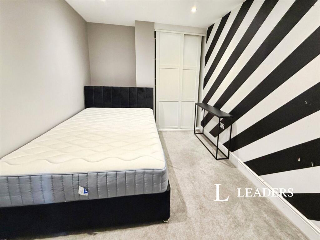 Apartment in Brighton, Round Hill - View 3