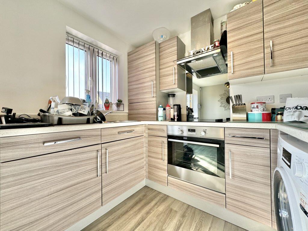 Lapwing Close, Yeovil, Somerset, BA22 photo 2